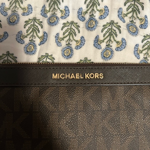 Michael Kors Large Clutch Wristlet - Picture 10 of 12